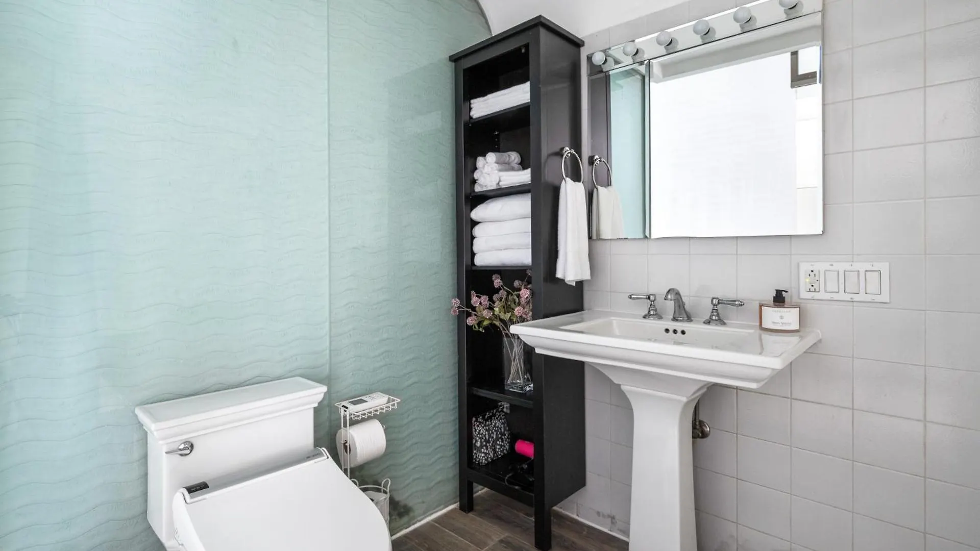 Chinatown Essential 2 Bedroom 900 Square Feet Nowy Jork